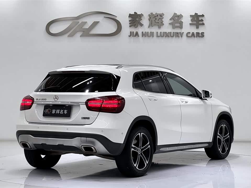 Mercedes-Benz GLA Mercedes-Benz GLA