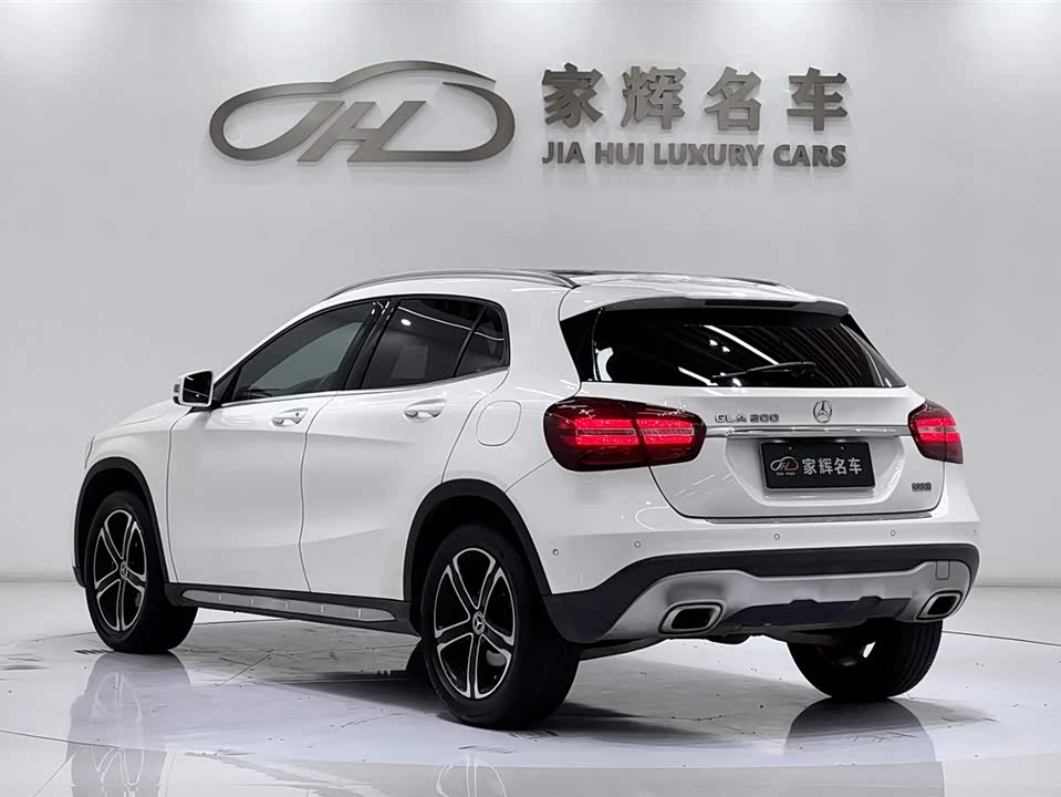 Mercedes-Benz GLA Mercedes-Benz GLA