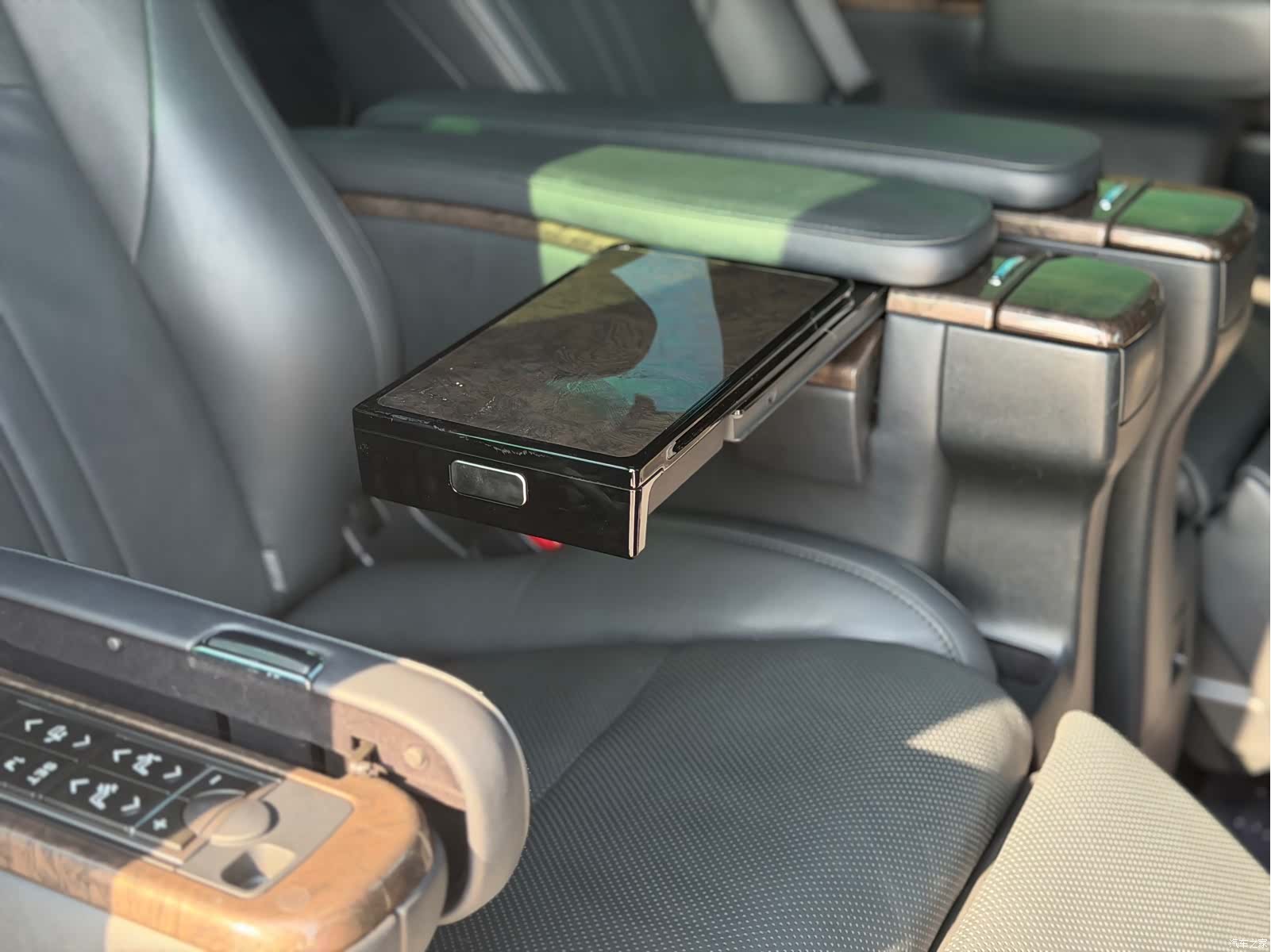Toyota Vellfire, 2023 18