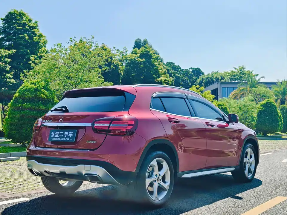 Mercedes-Benz GLA Mercedes-Benz GLA