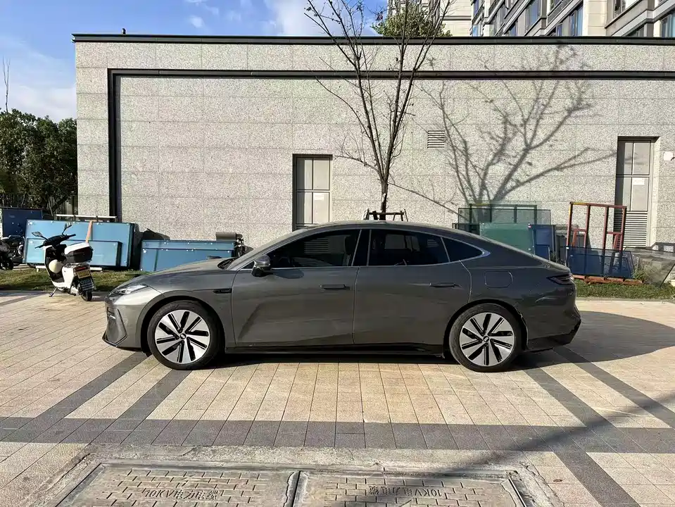 Geely Galaxy Galaxy E8