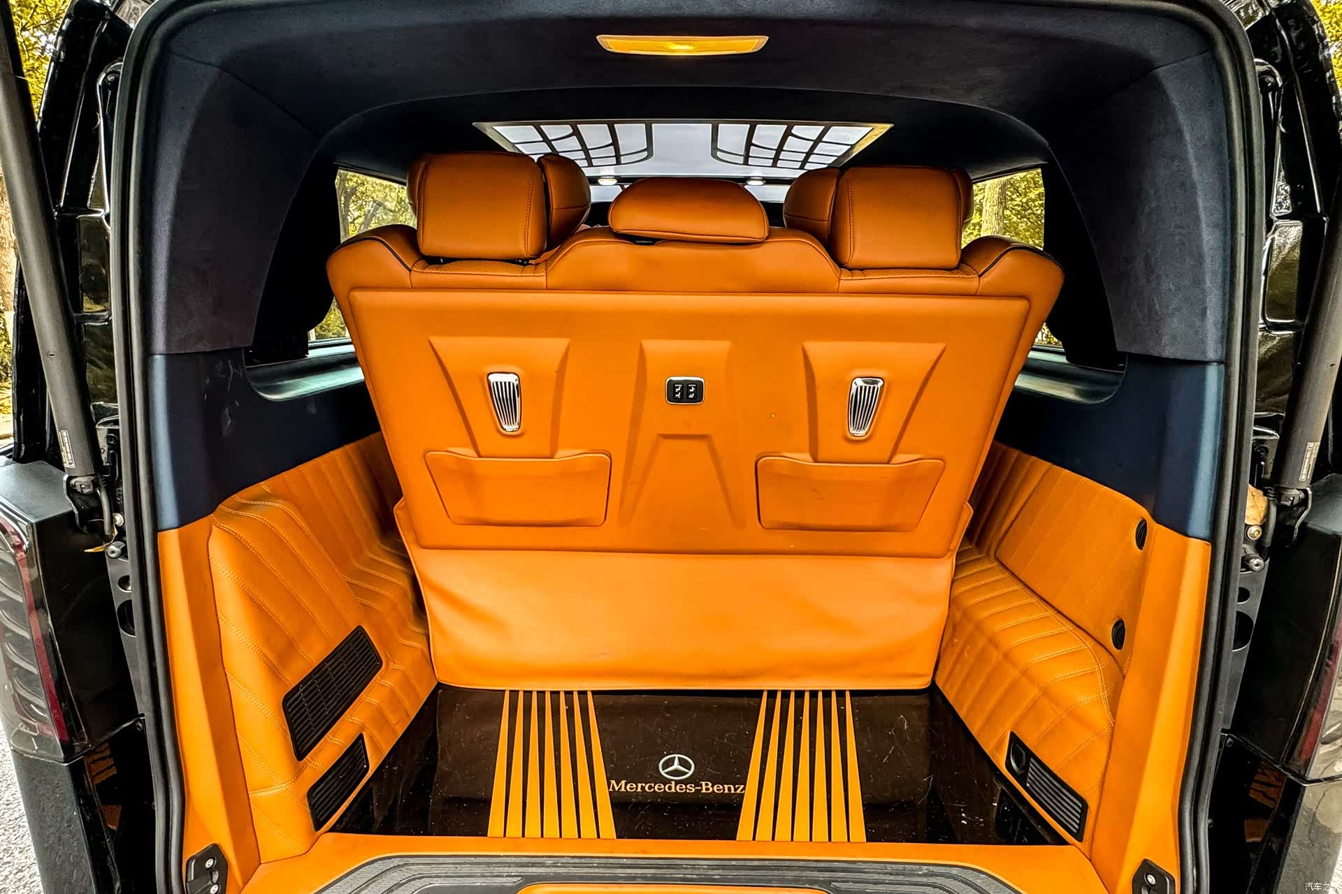 Mercedes-Benz 7, 2022 25