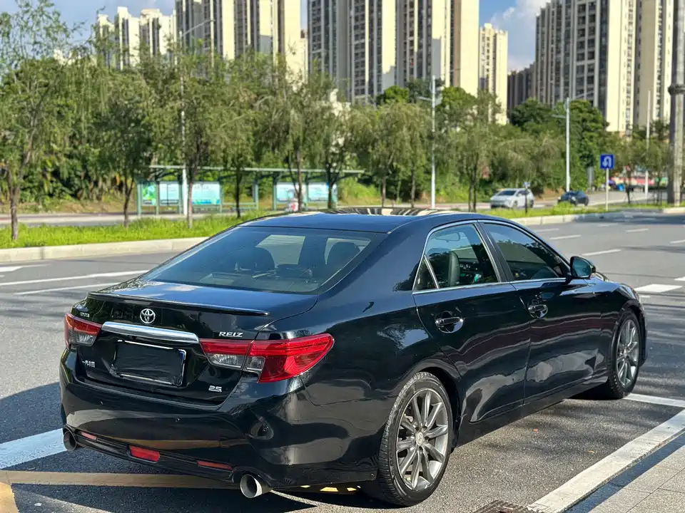 Toyota Reiz Toyota Reiz