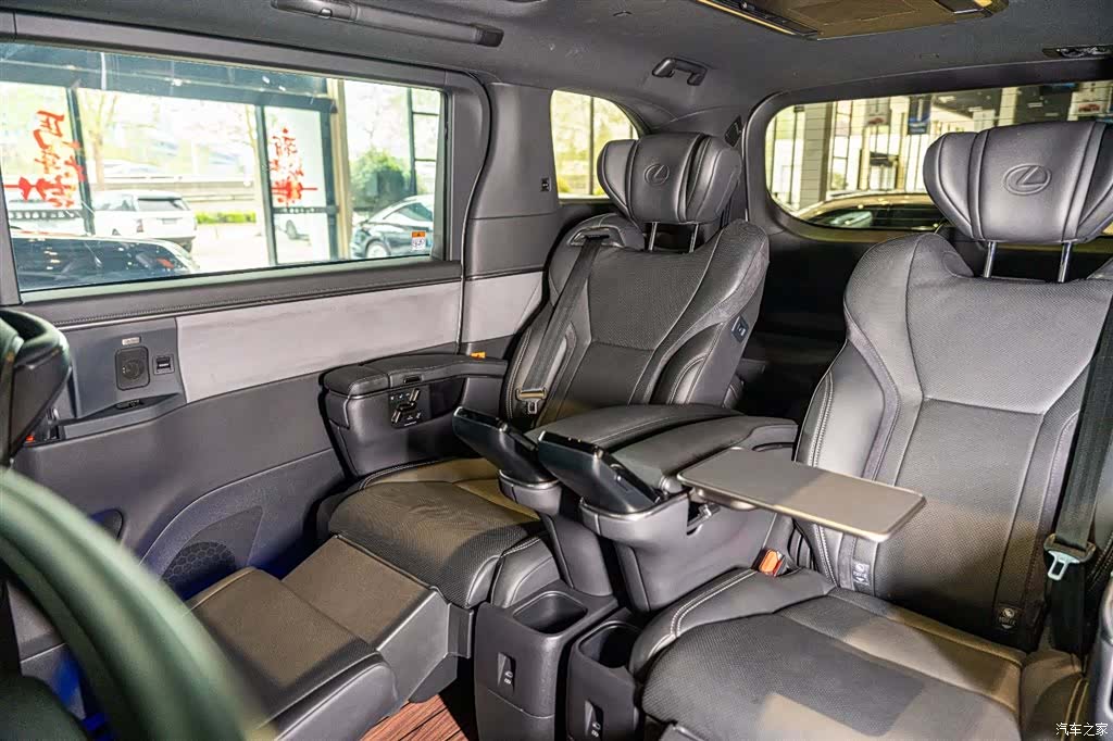 Lexus LM, 2024 12
