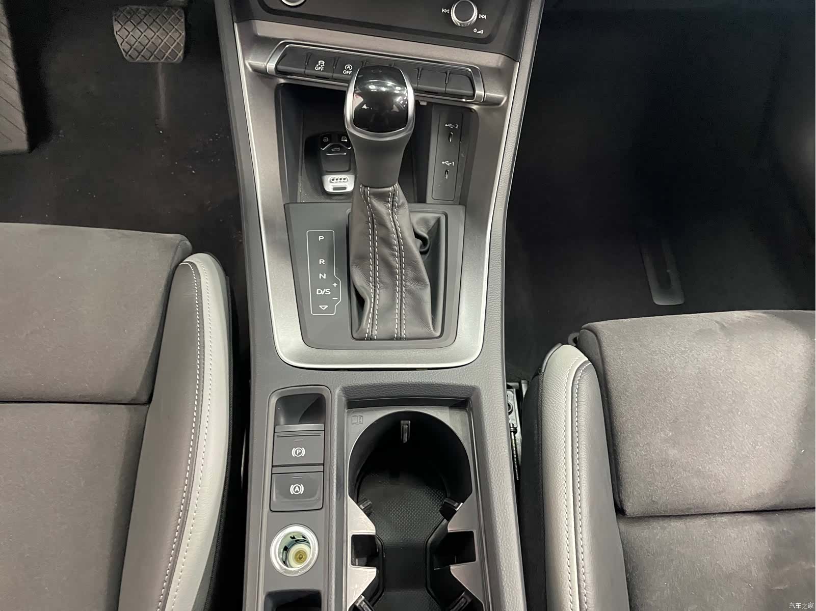 Audi Q3, 2022 13