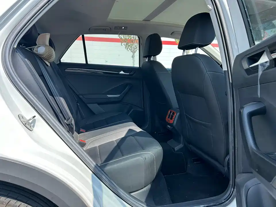 Volkswagen T-ROC exploring Songs