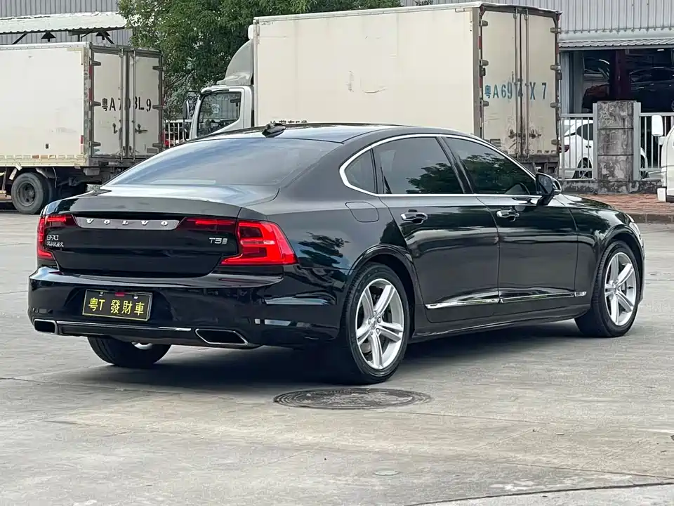 Volvo S90