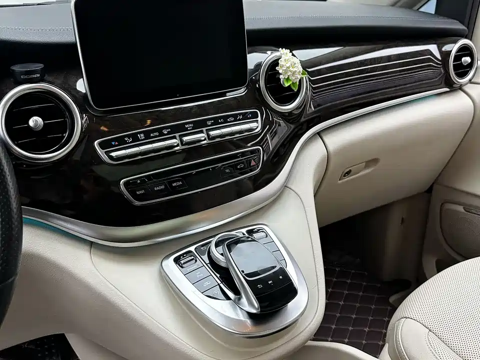 Mercedes-Benz V-class