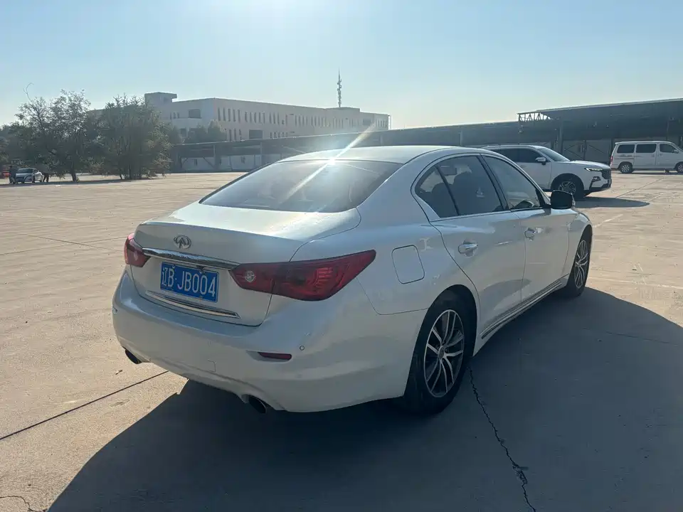 Infiniti Q50L