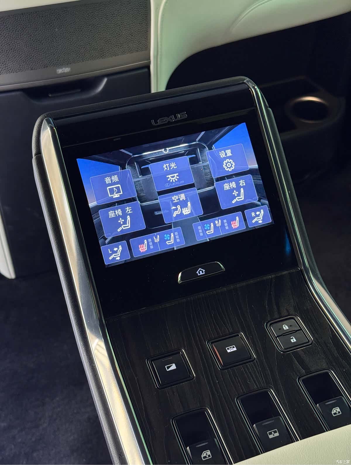 Lexus LM, 2021 8