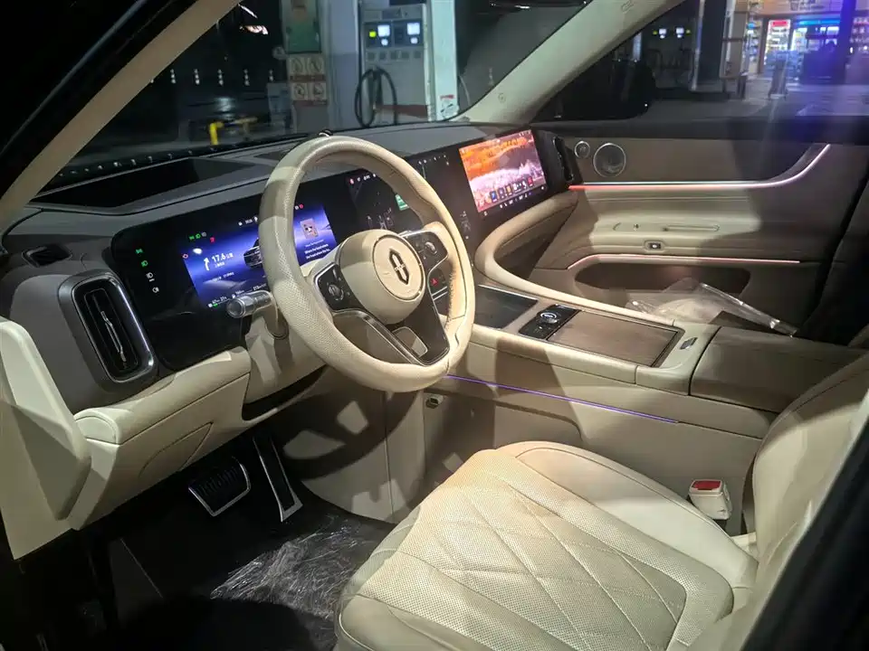 AITO Ask the world M9