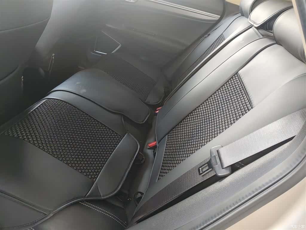 Geely Emgrand, 2018 13