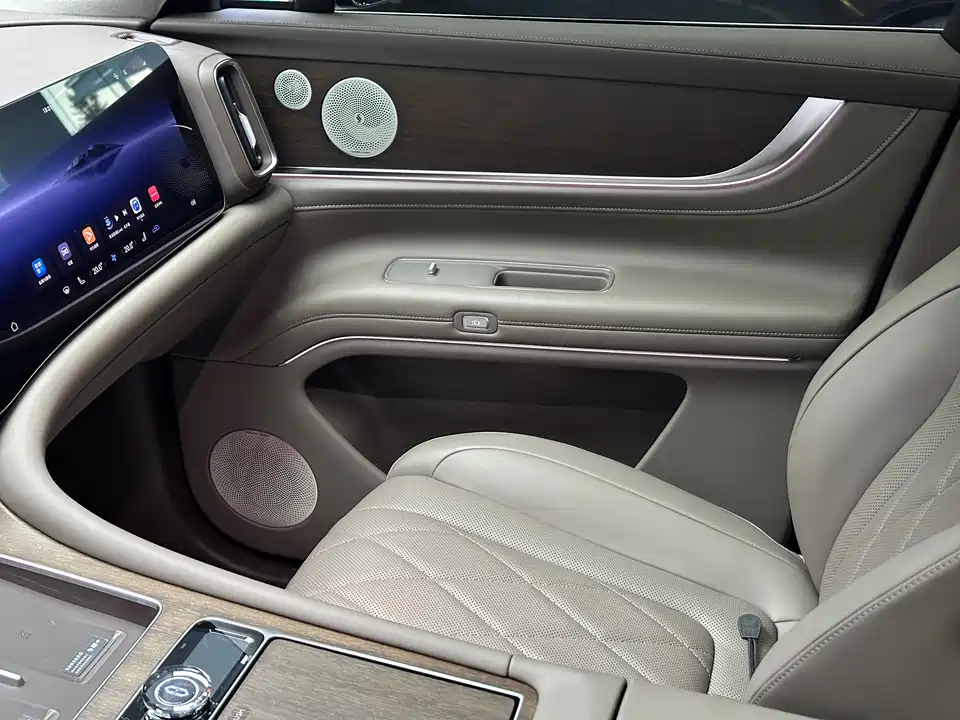 AITO Ask the world M9