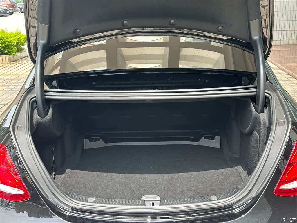 Mercedes-Benz E-Class, 2019 27