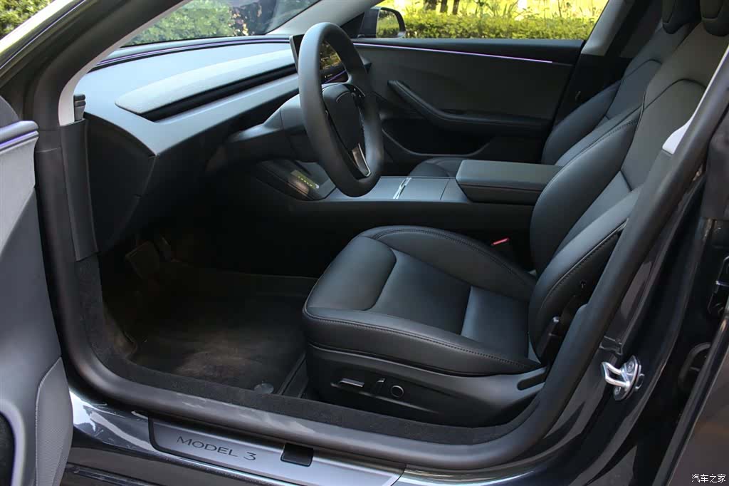 Tesla Model 3, 2025 8