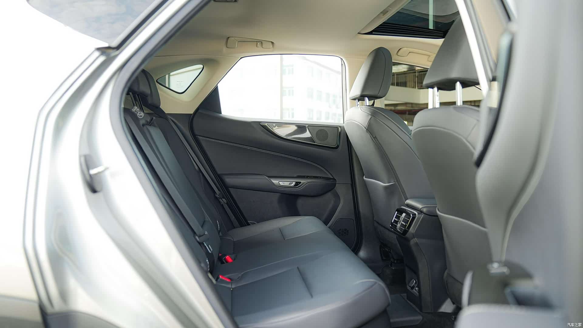 Lexus NX, 2023 14