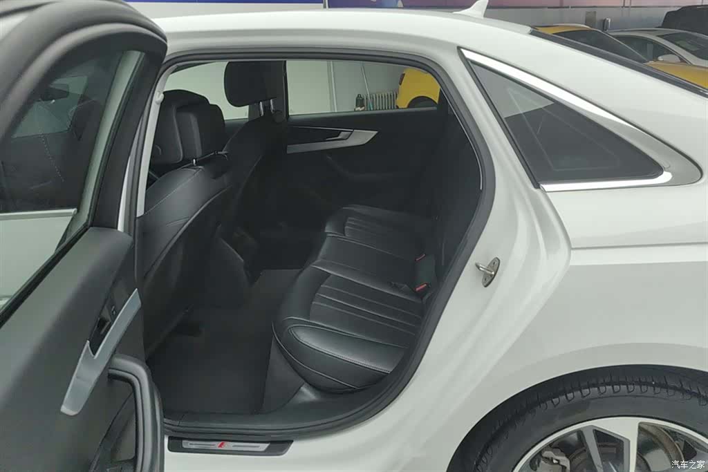 Audi A4L, 2022 11