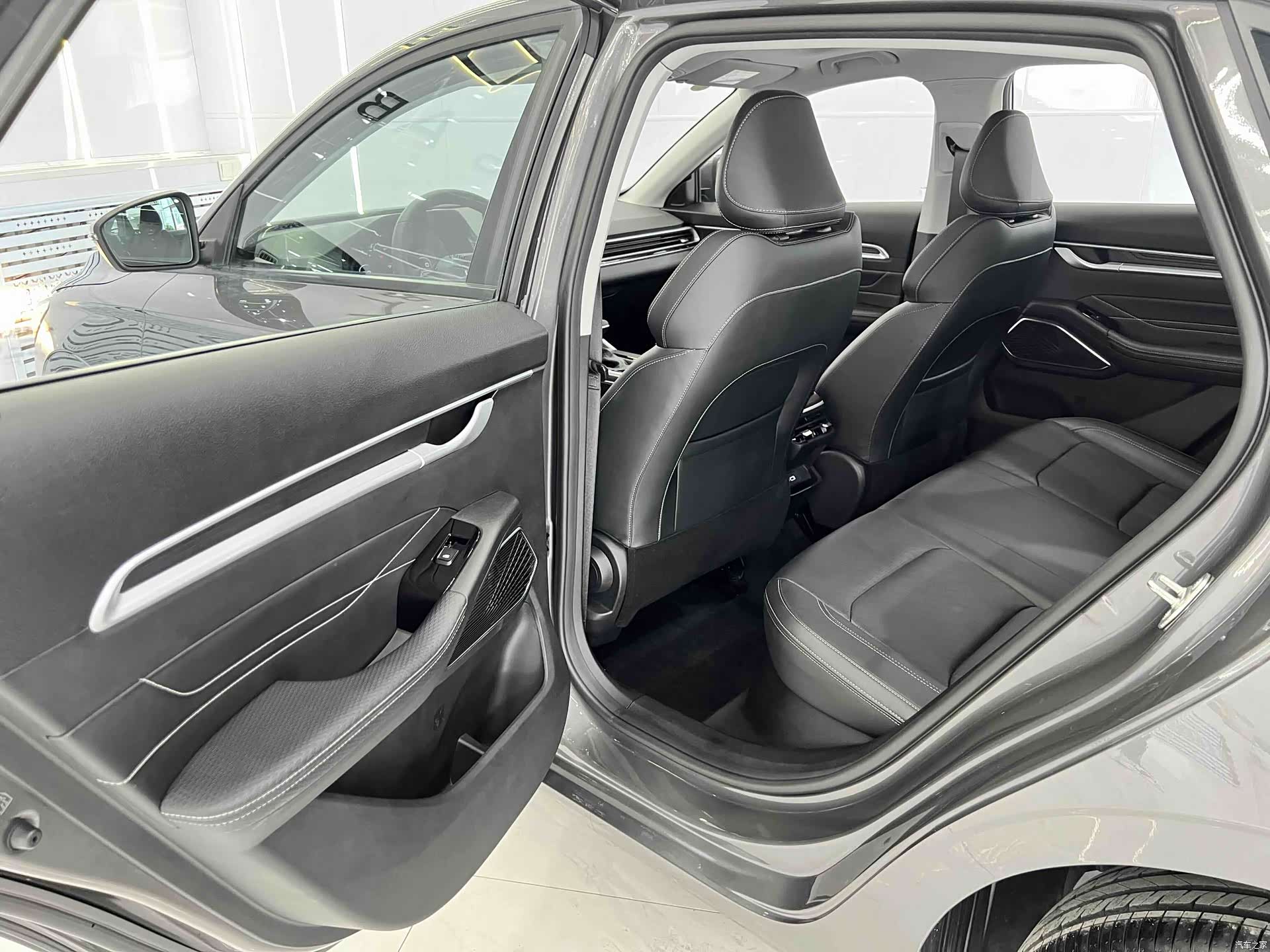 Geely Emgrand, 2023 11