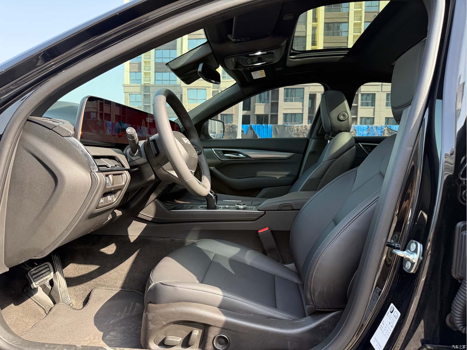 Cadillac CT5, 2025 все фото