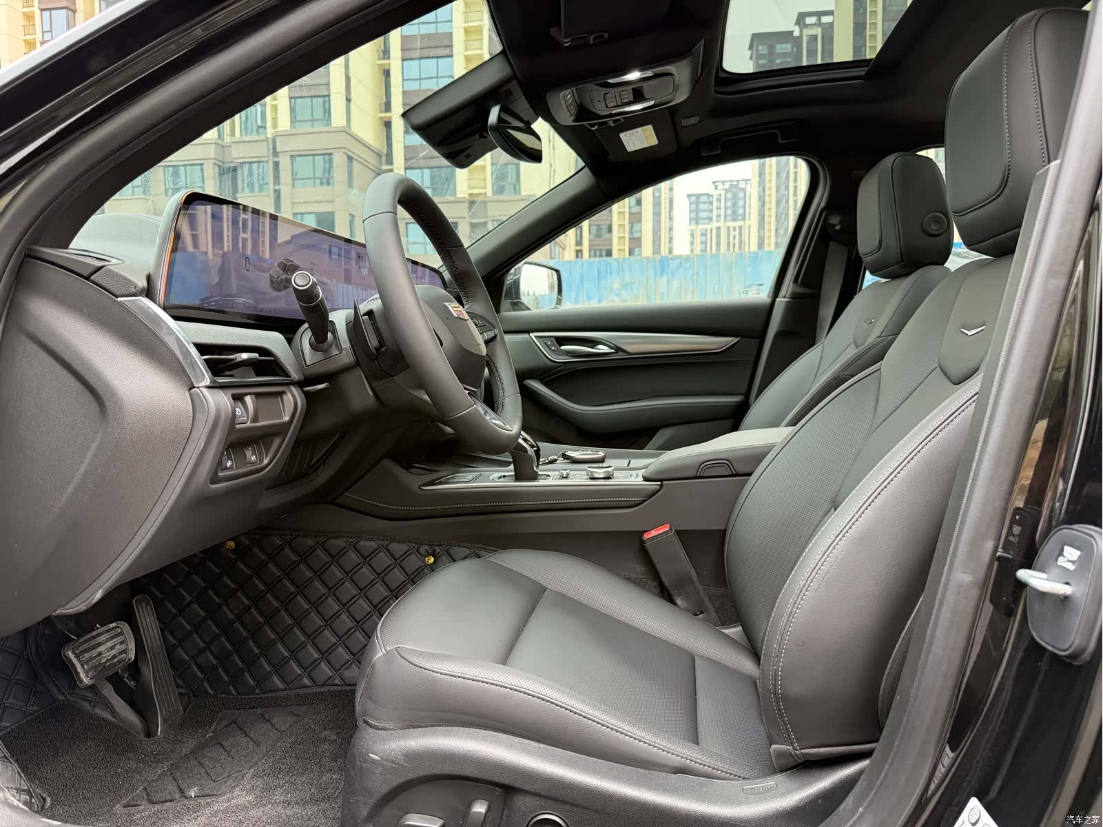 Cadillac CT5, 2026 все фото