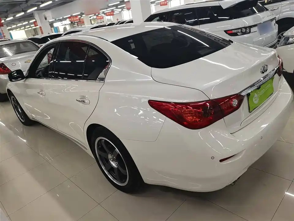 Infiniti Q50L