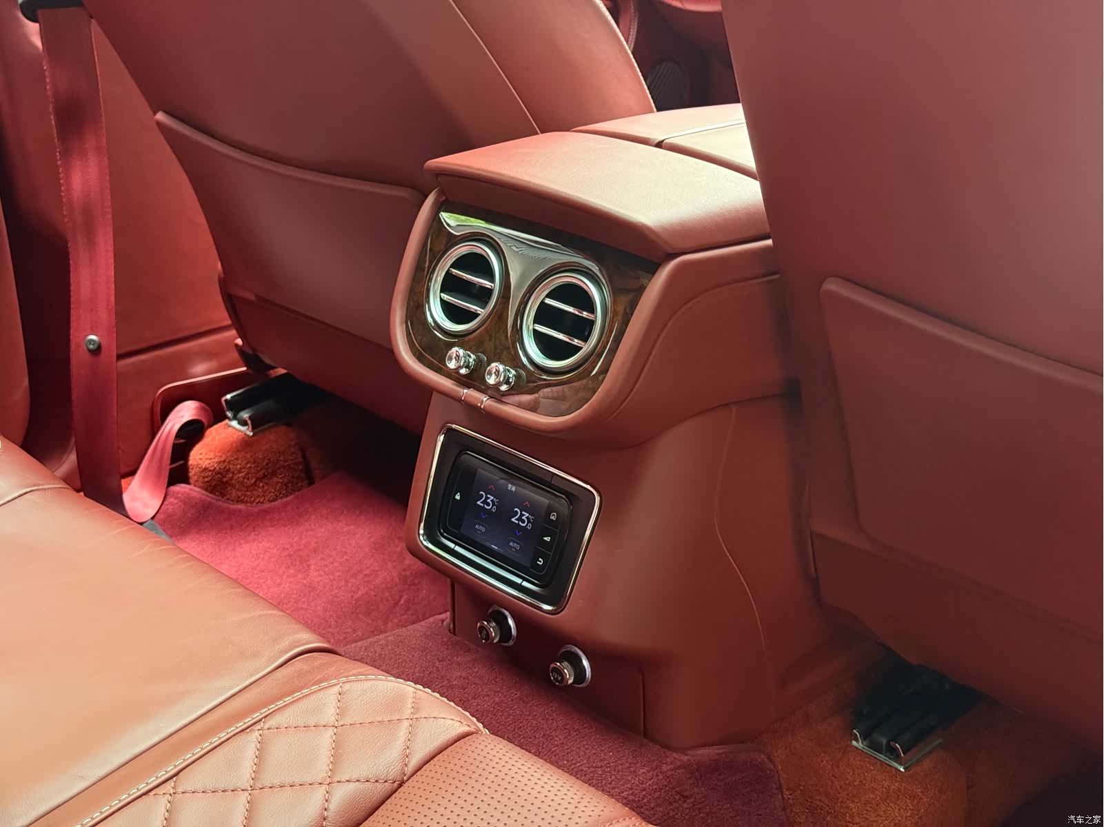 Bentley Bentayga, 2016 20