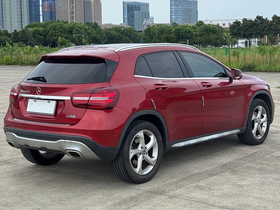 Mercedes-Benz GLA Mercedes-Benz GLA
