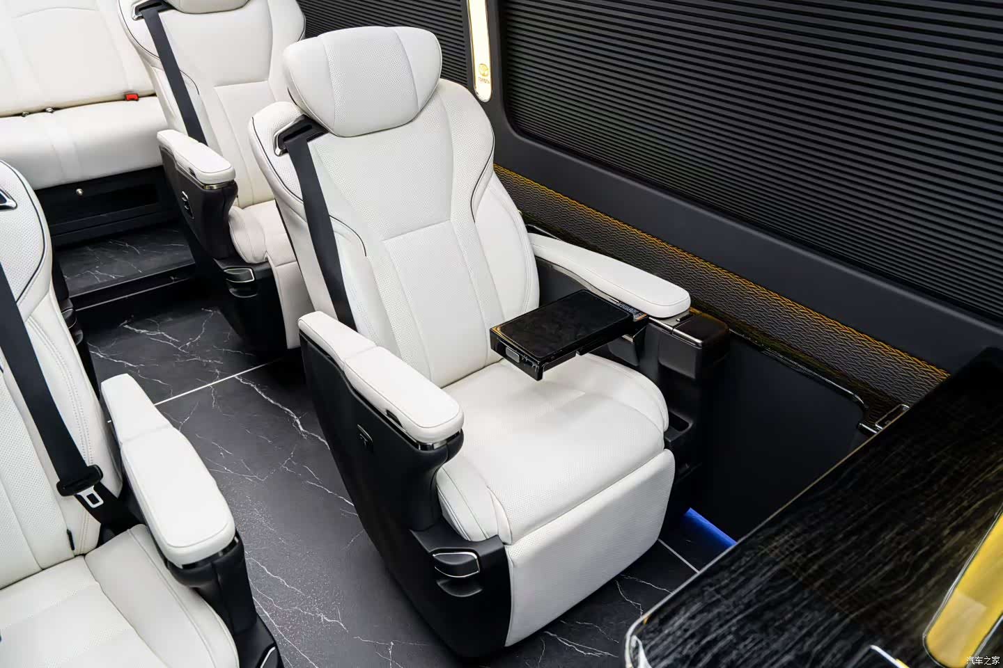 Toyota Coaster, 2019 все фото