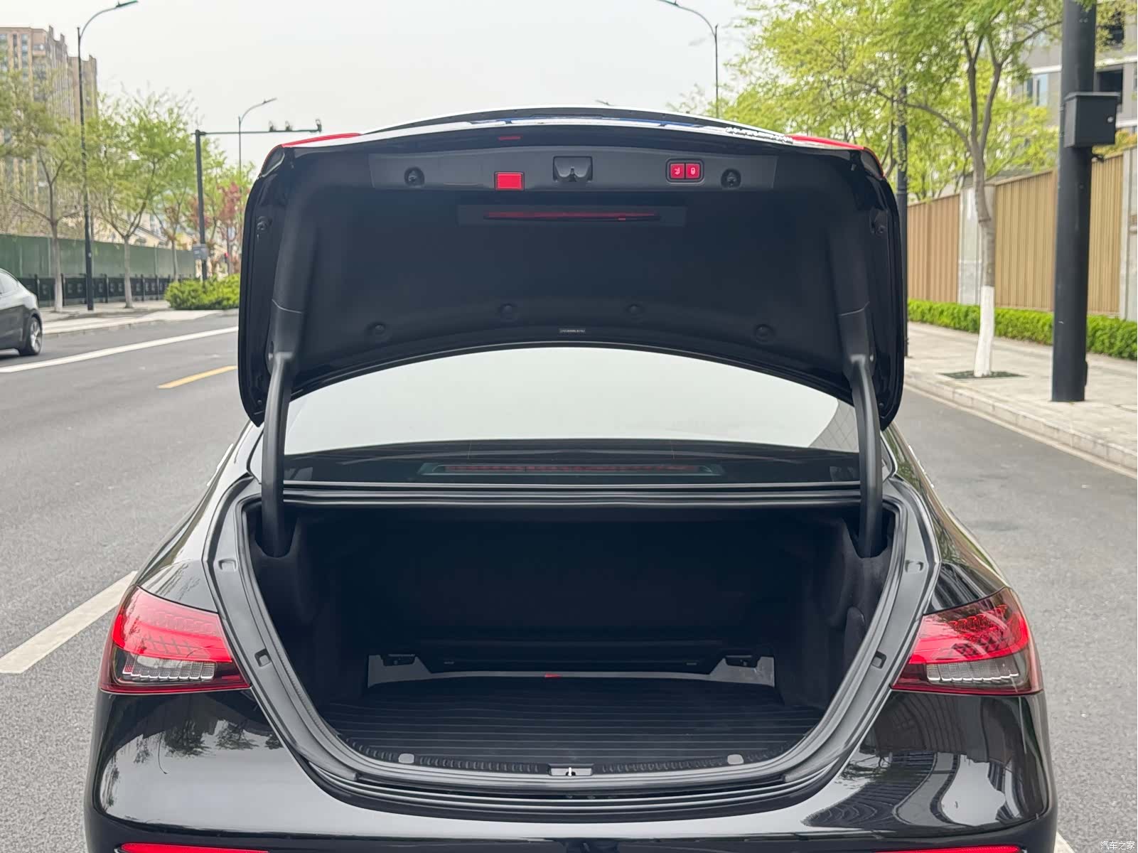 Mercedes-Benz E-Class, 2022 26
