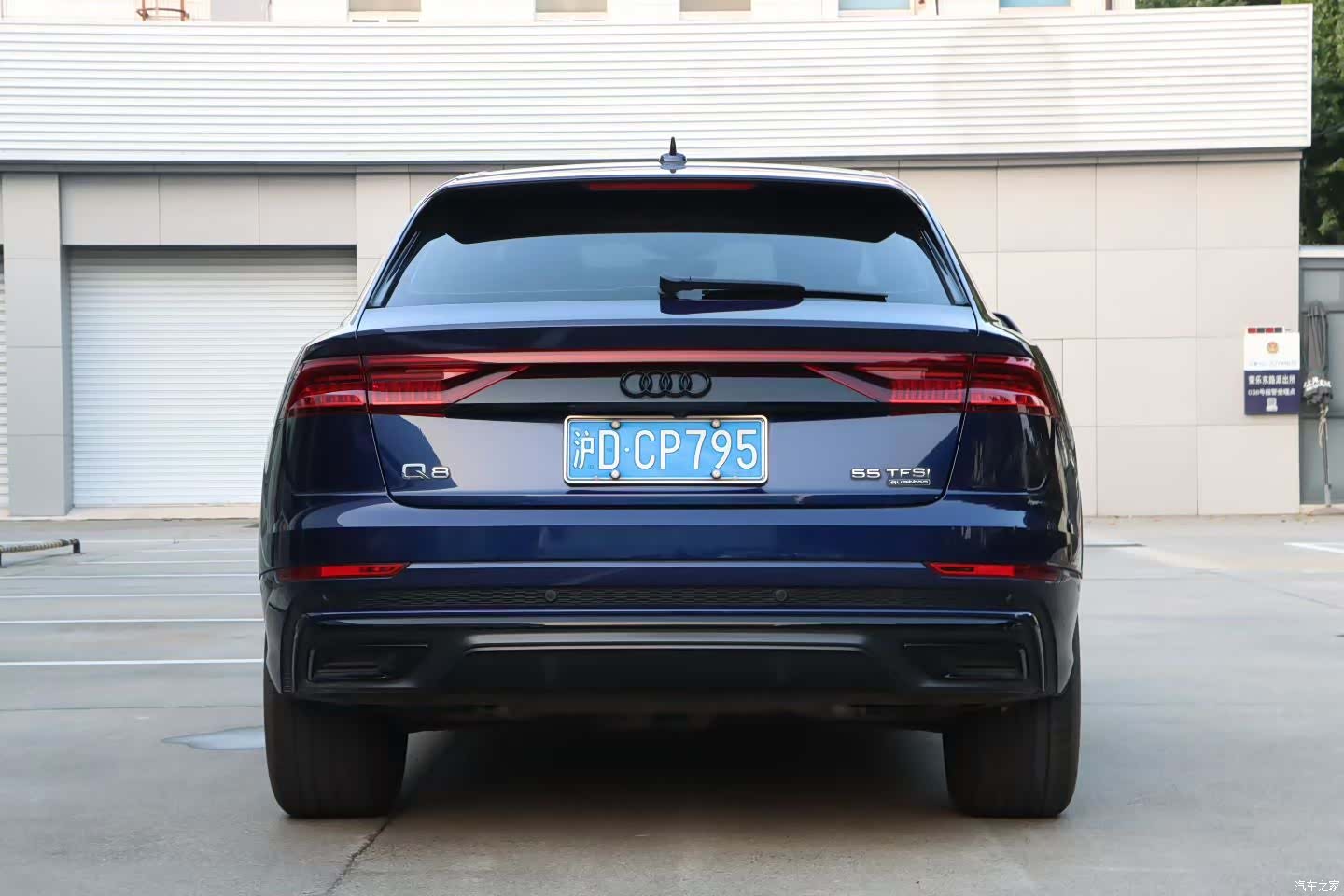 Audi Q8, 2021 3