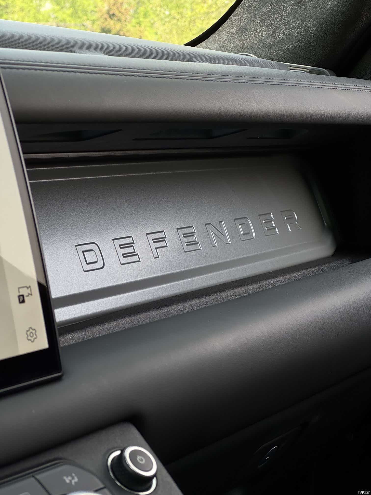 Land Rover Defender, 2024 25