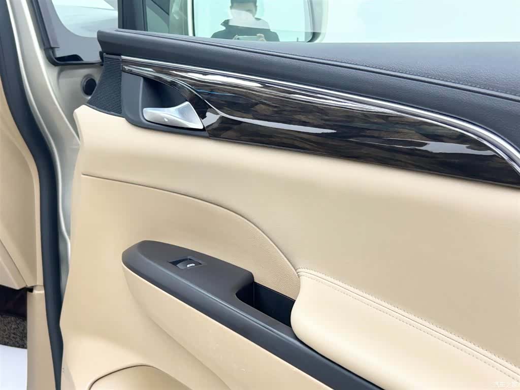 Buick GL8, 2017 11
