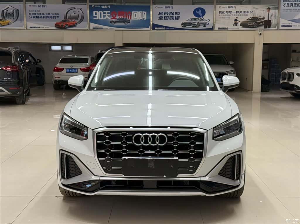 Audi Q2L, 2023 2