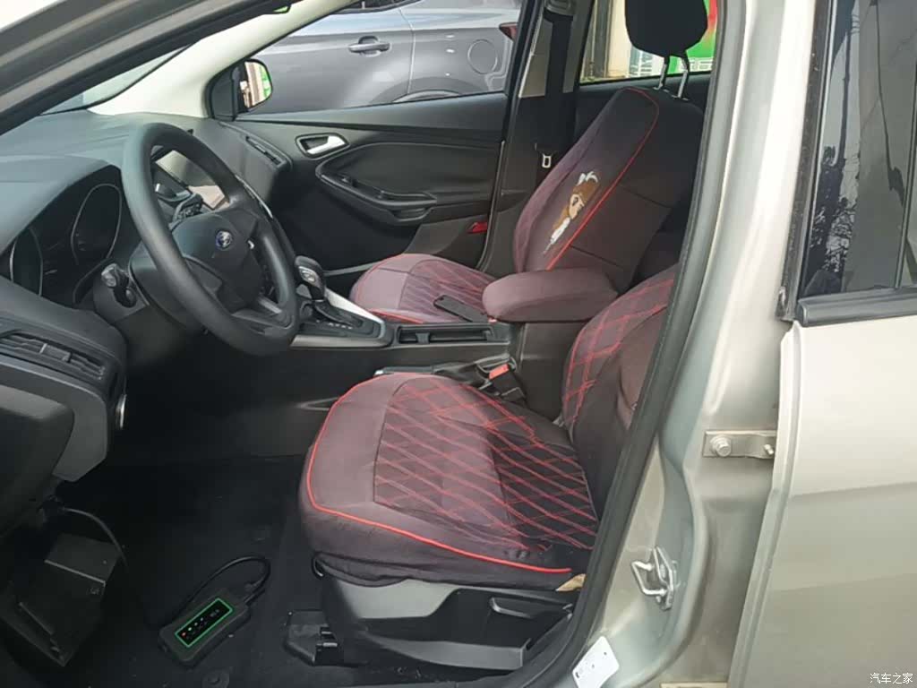 Ford Focus, 2015 11