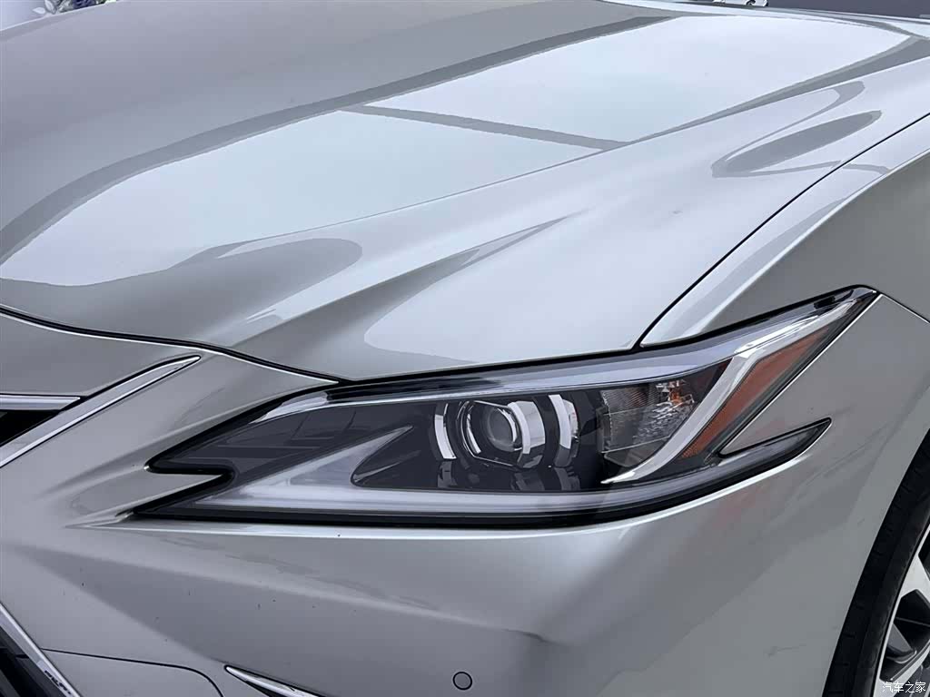 Lexus ES, 2022 14