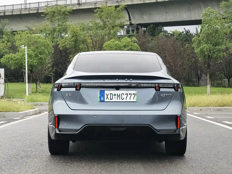 Lynk & Co 07 EM-P