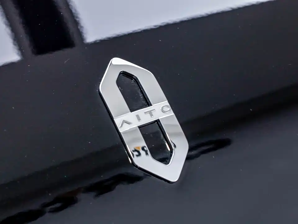 AITO Ask the world M9