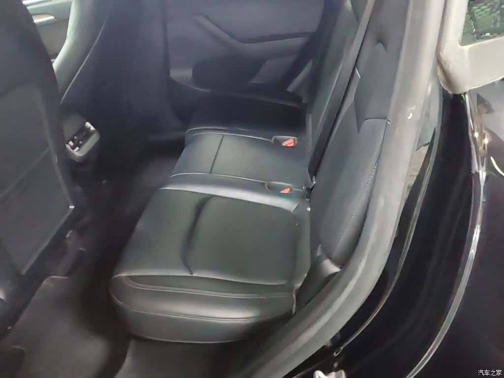 Tesla Model Y, 2023 17
