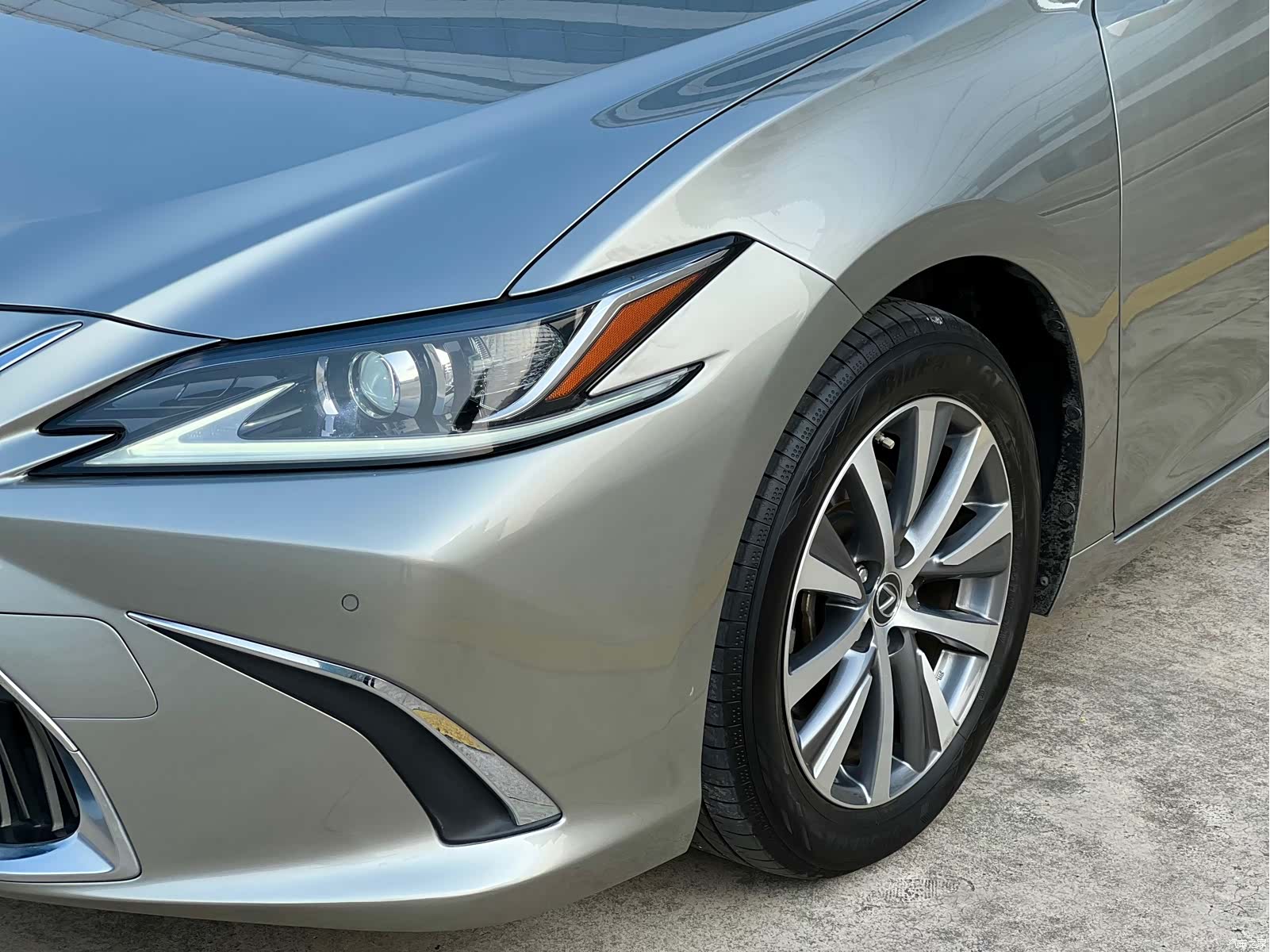 Lexus ES, 2019 все фото