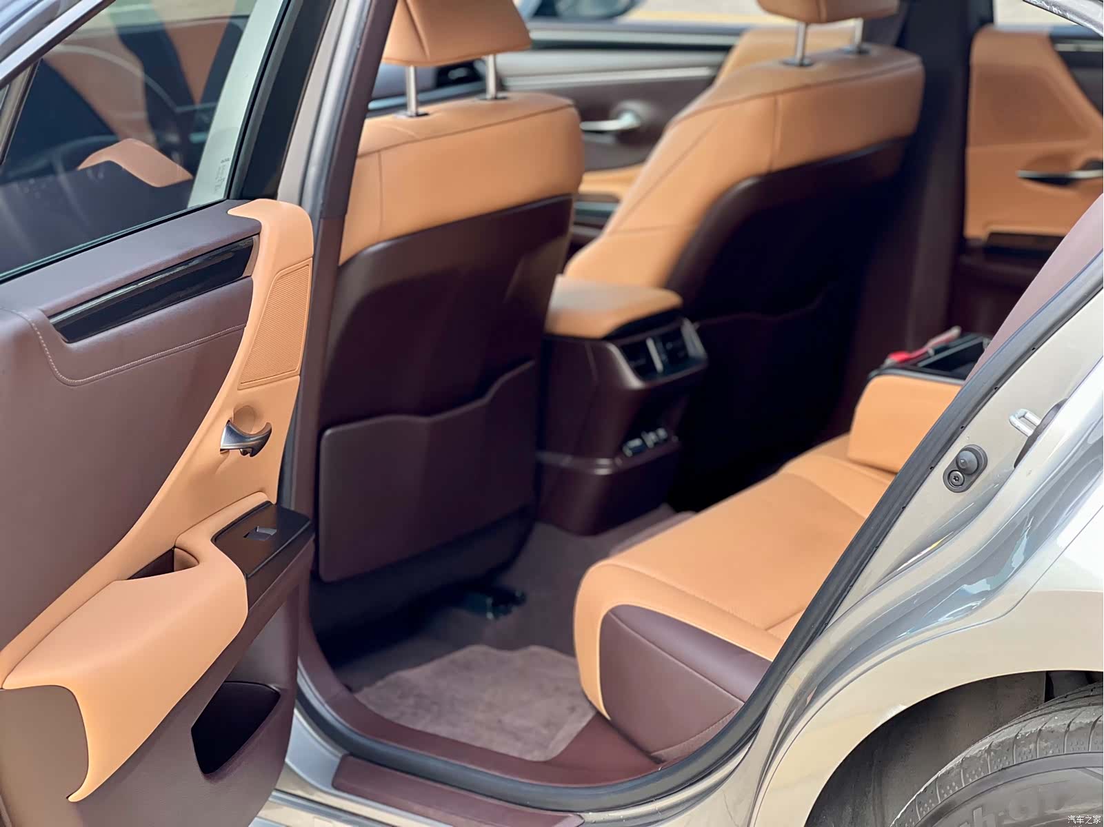 Lexus ES, 2019 17