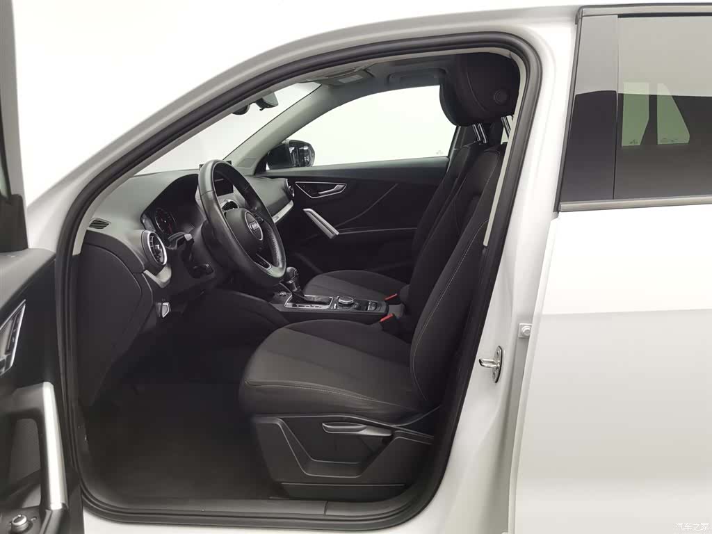 Audi Q2L, 2021 10