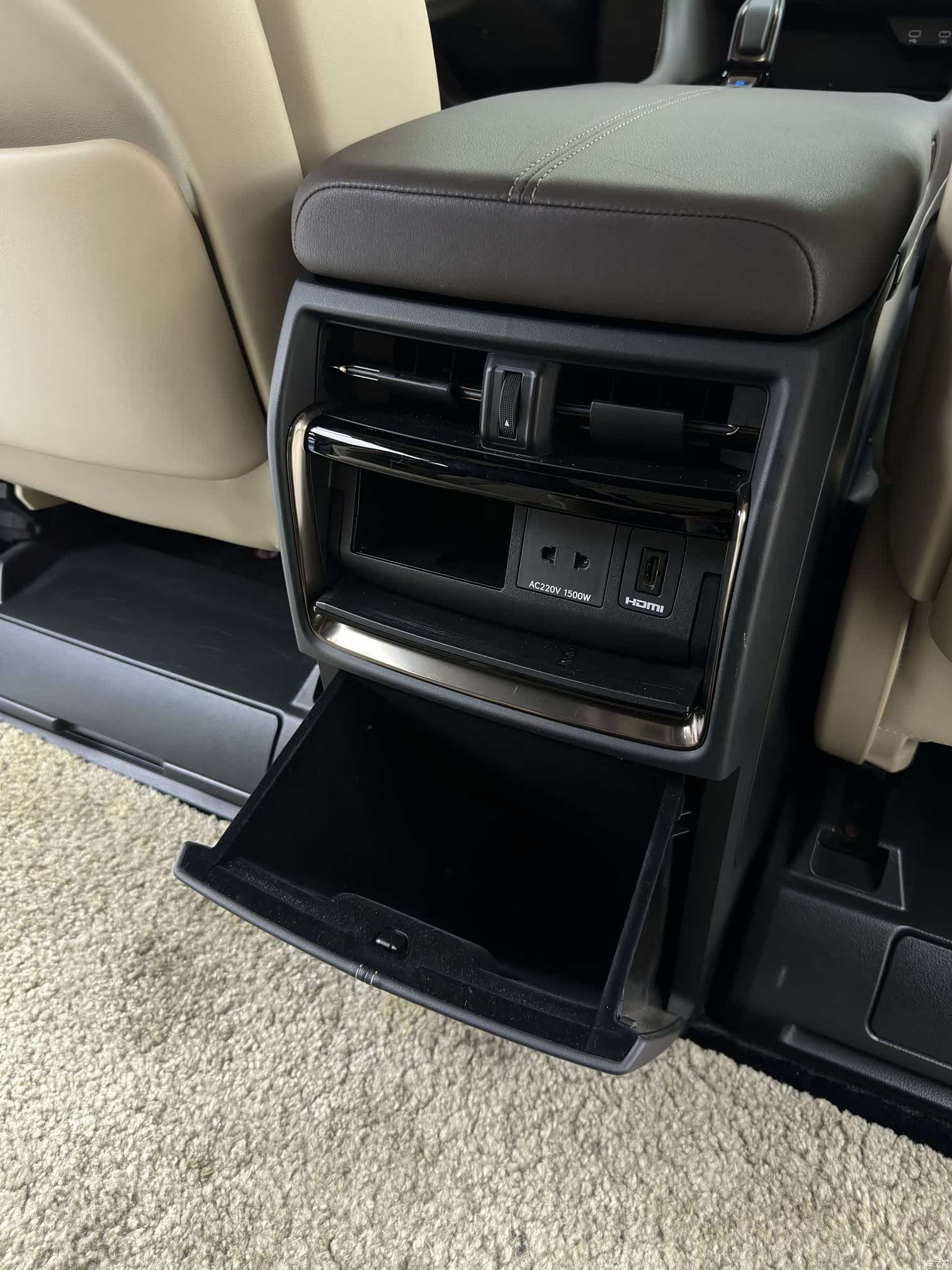 Toyota Alphard, 2024 25