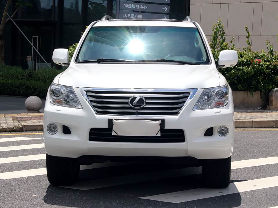 Lexus LX