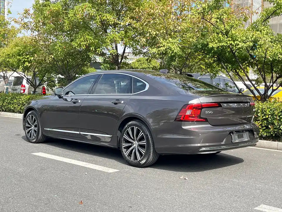 Volvo S90