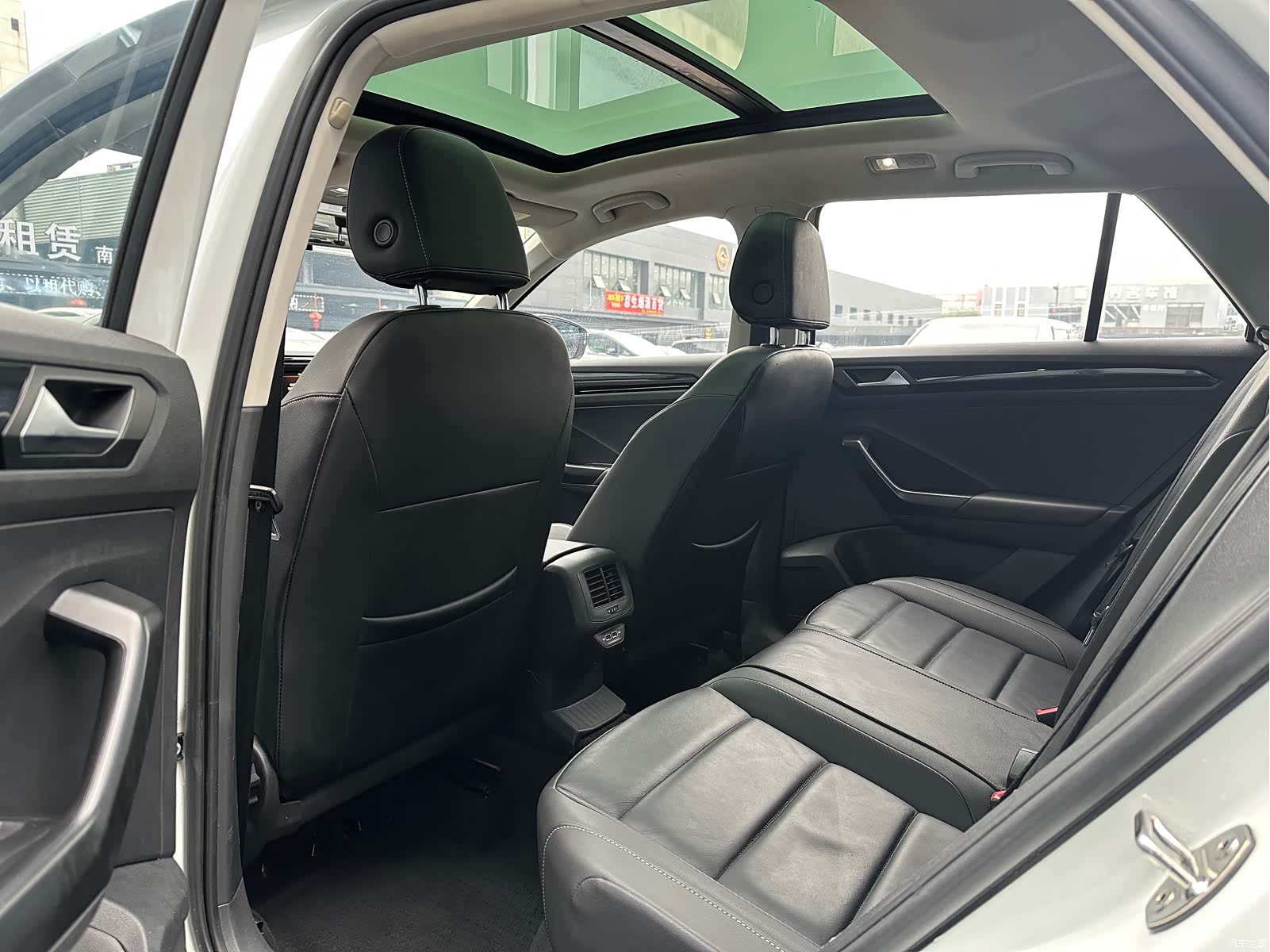 Volkswagen T-ROC, 2020 10