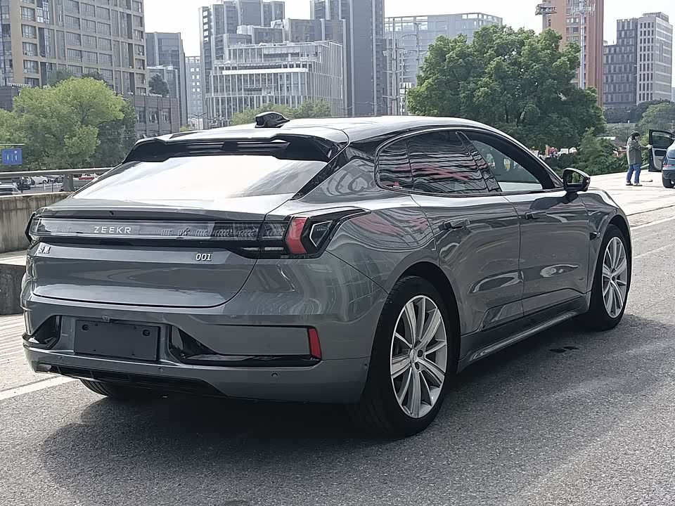 Zeekr 001