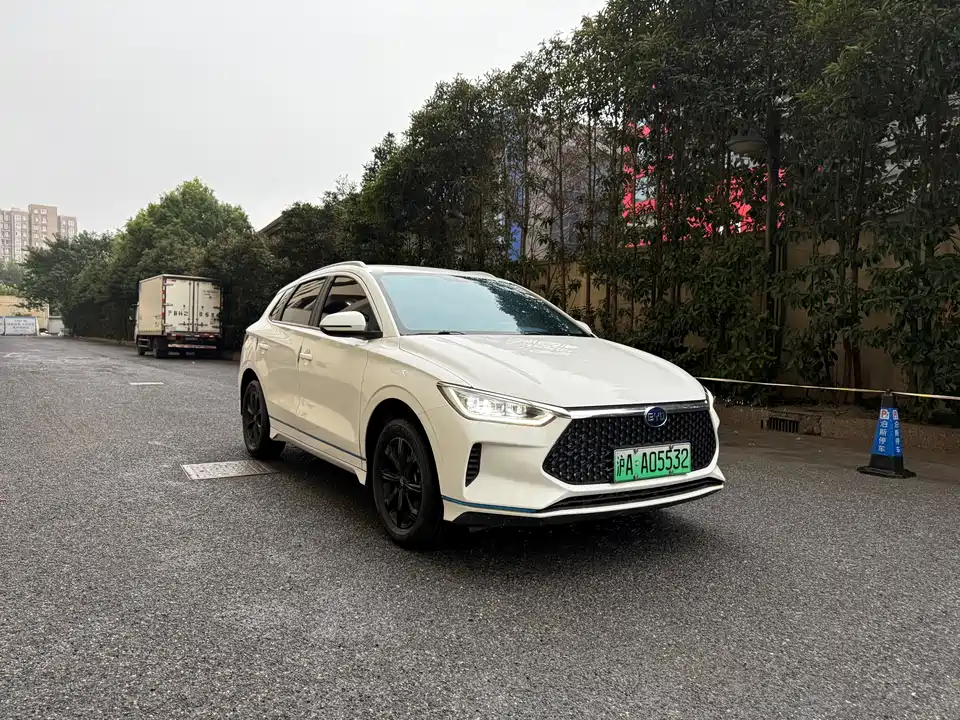 BYD e2