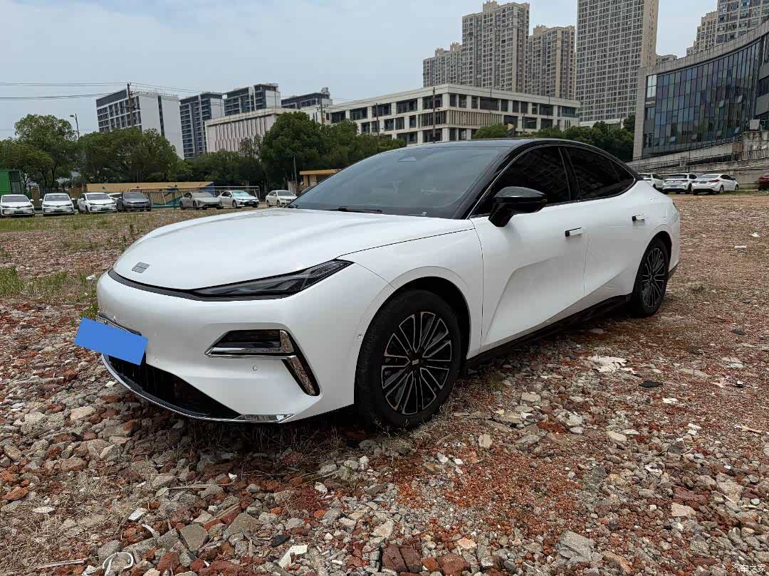 Geely 8, 2025 1