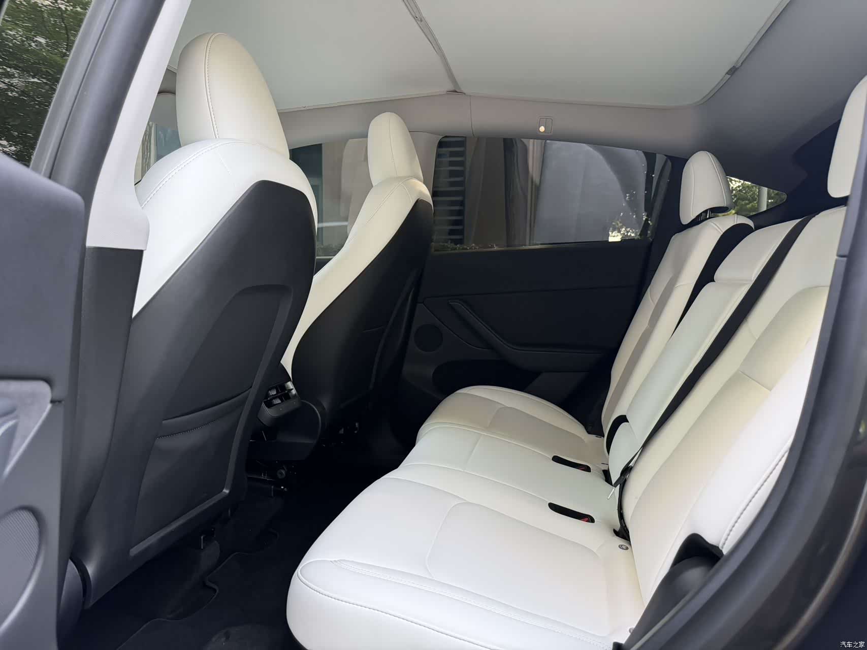 Tesla Model Y, 2024 7