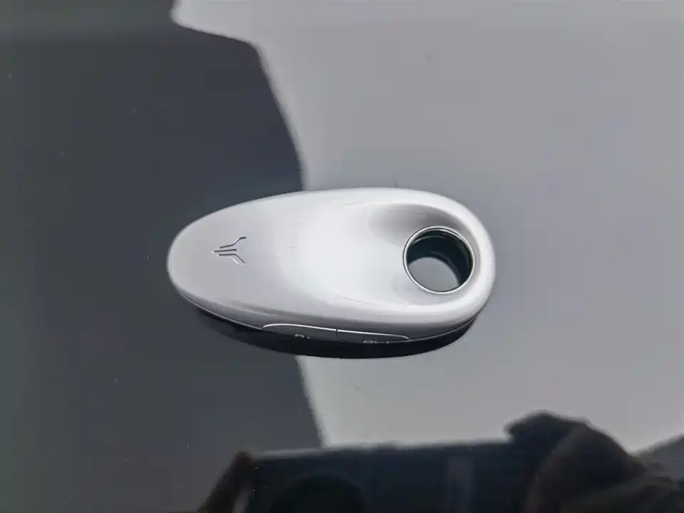 VOYAH Lantu chasing light